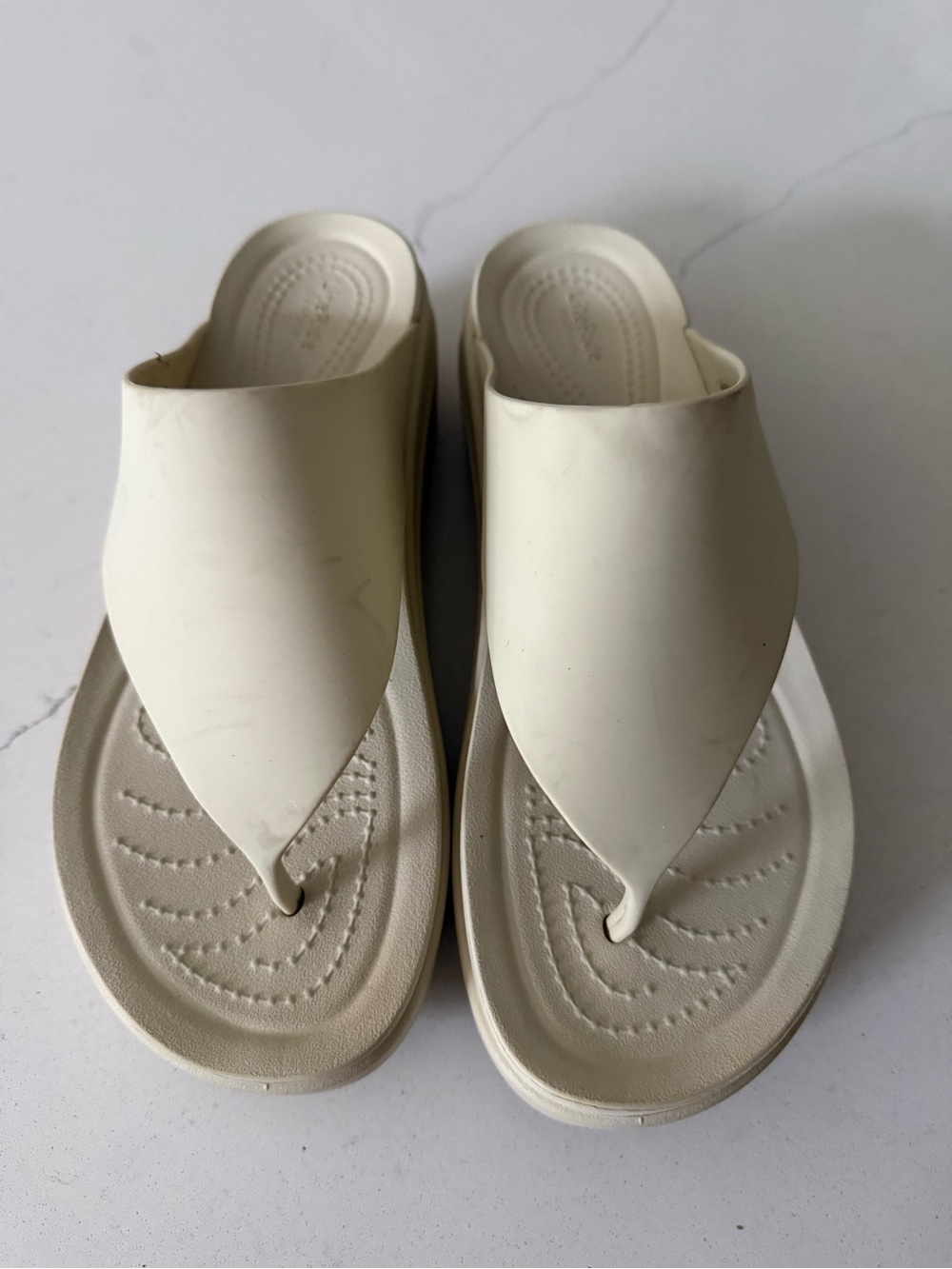 Crocs Neutral Ivory Thong Platform Sandals women’s size 8